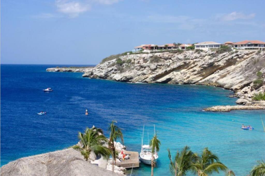 Blue Emerald On Blue Bay Beach Exterior photo